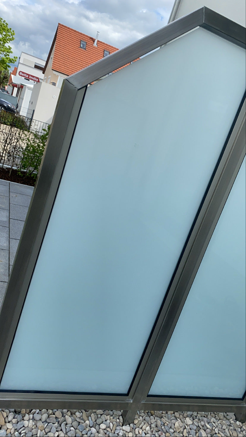 Sichtschutz mit Glasfüllung