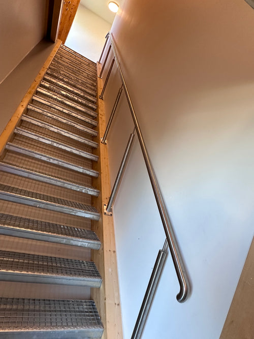 Handlauf aus Edelstahl mit Edelstahl Steher